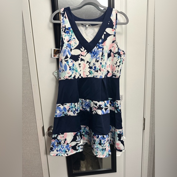 Charlotte Russe Dresses & Skirts - Charlotte Russe Floral Dress
